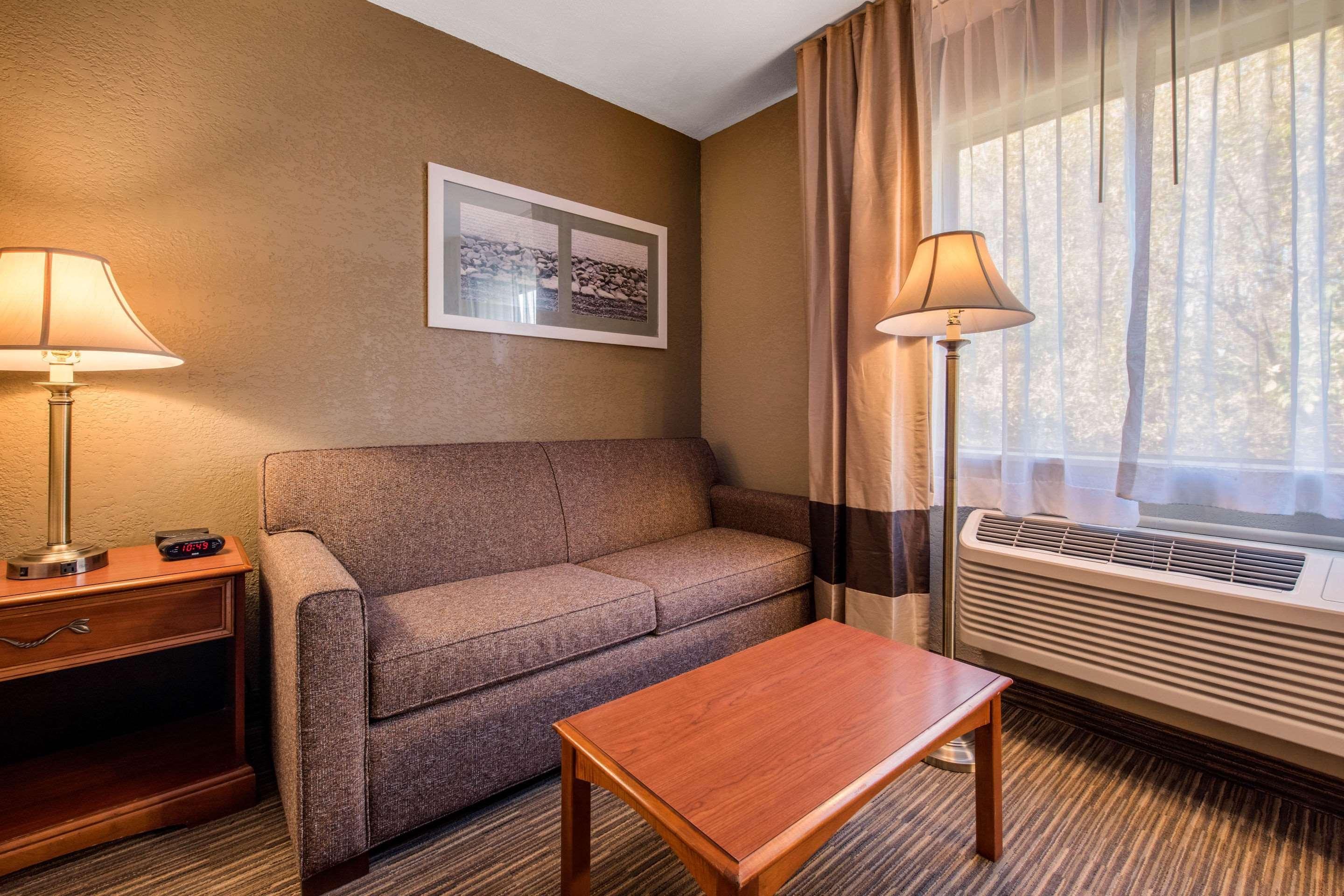 Quality Inn & Suites New Castle Exteriör bild