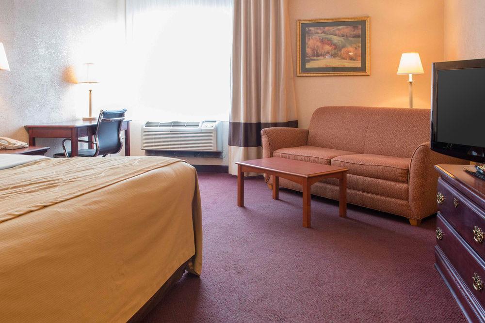 Quality Inn & Suites New Castle Exteriör bild