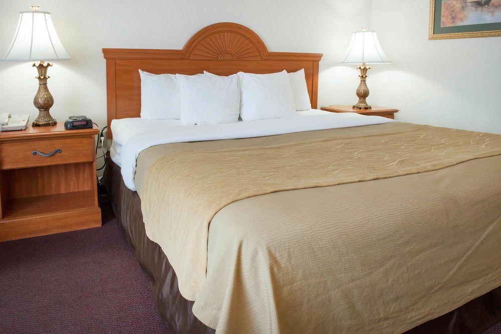 Quality Inn & Suites New Castle Exteriör bild