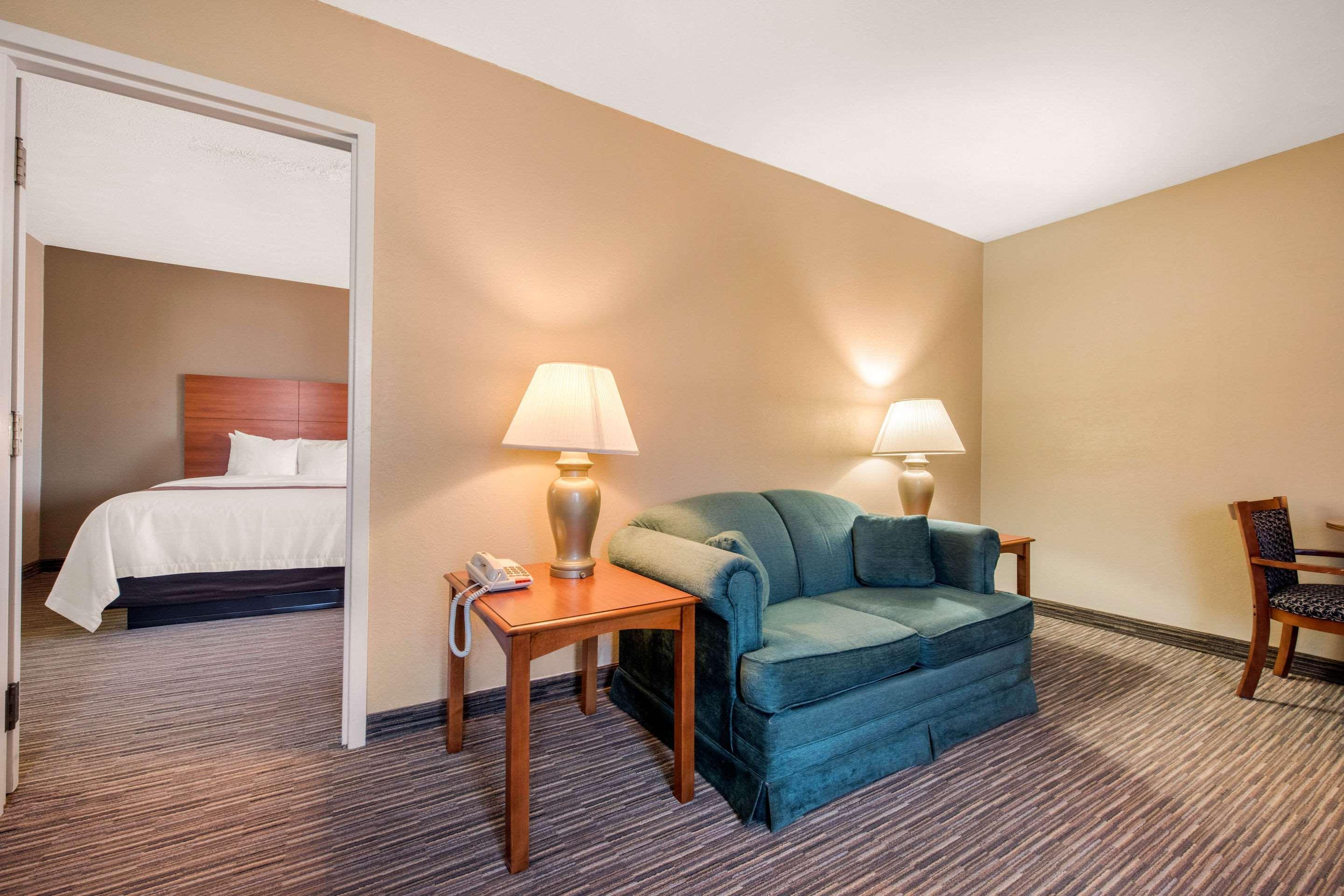 Quality Inn & Suites New Castle Exteriör bild