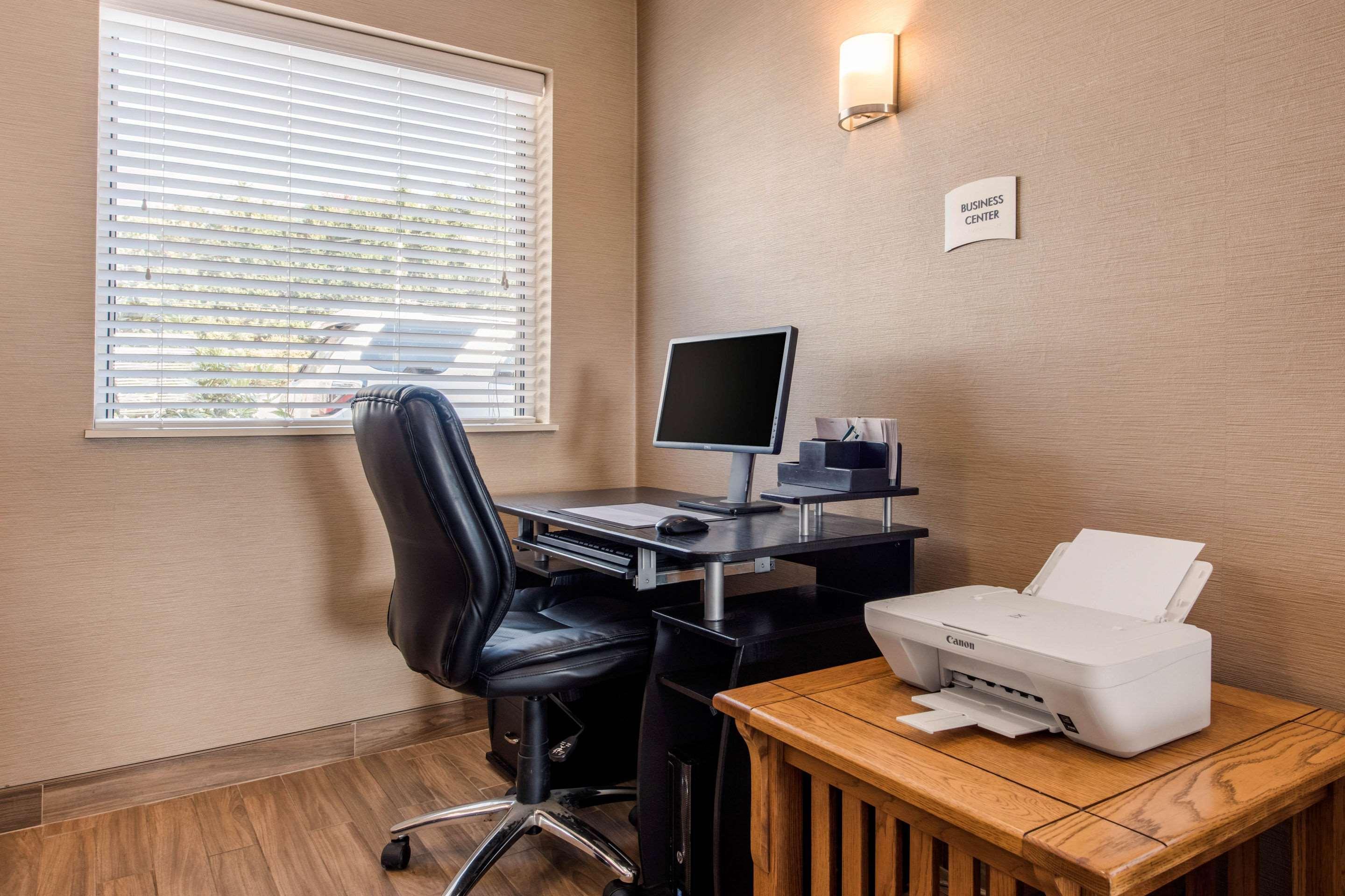 Quality Inn & Suites New Castle Exteriör bild