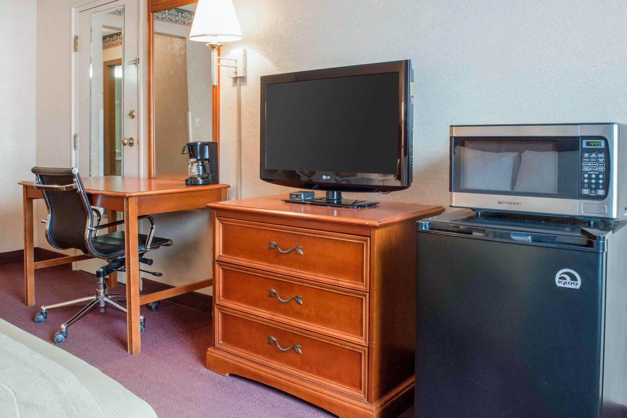Quality Inn & Suites New Castle Exteriör bild