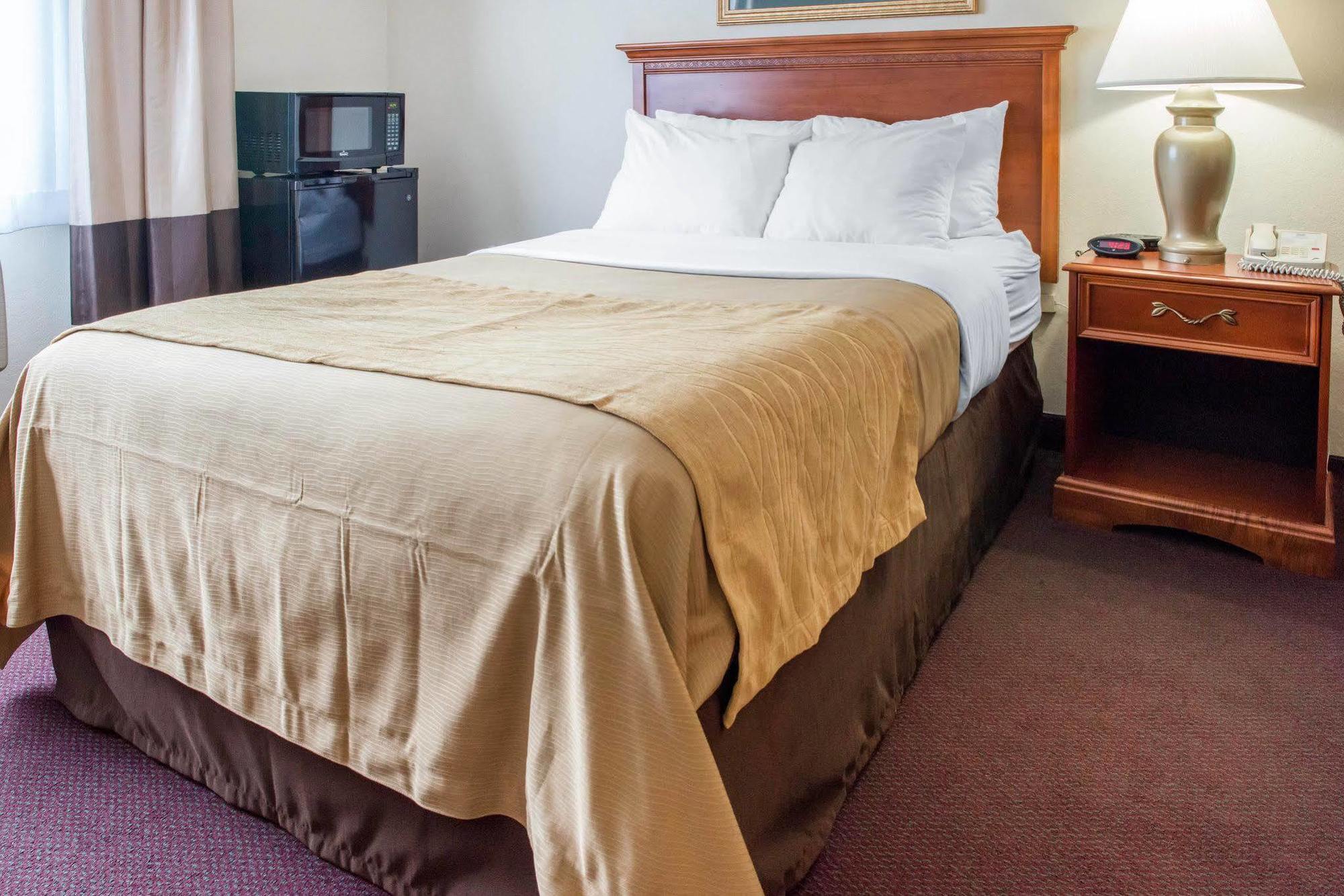 Quality Inn & Suites New Castle Exteriör bild