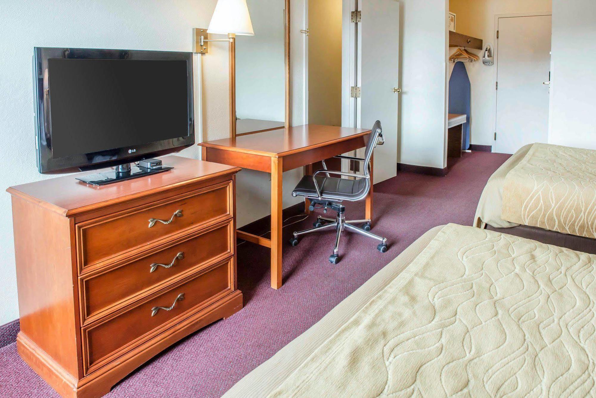Quality Inn & Suites New Castle Exteriör bild